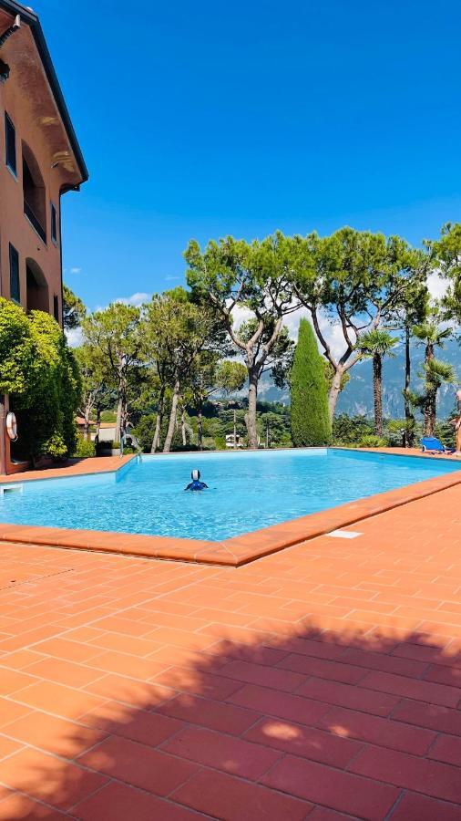 Lake View, Swimming Pool, Tennis Court And Private Parking Mezzegra Bagian luar foto